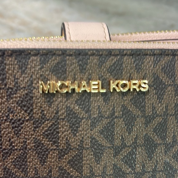 NWT Michael Kors Signature Brown and Blush Jet Set Travel Wristlet - Picture 3 of 7